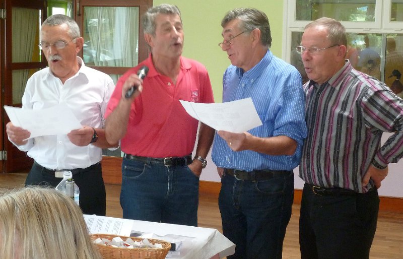 2010-10-10 57 Les Choeurs du club.JPG